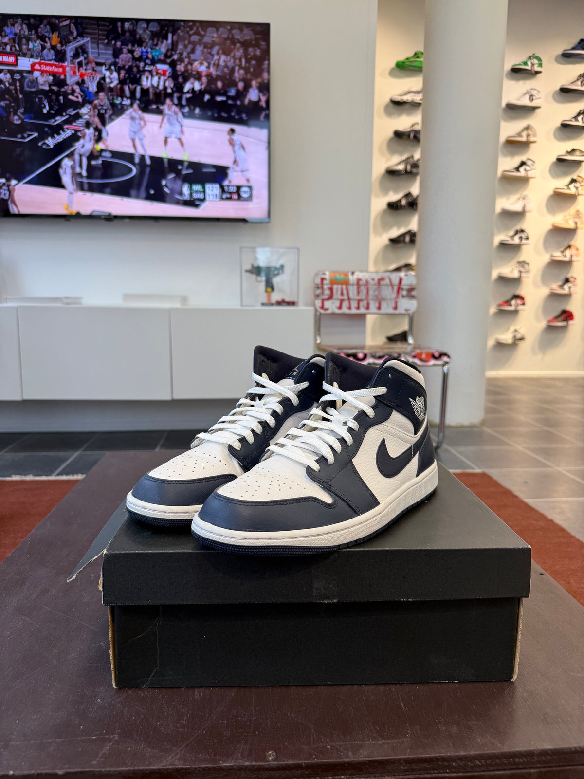 Jordan 1 Mid White Metallic Gold Obsidian (US: 10.5)