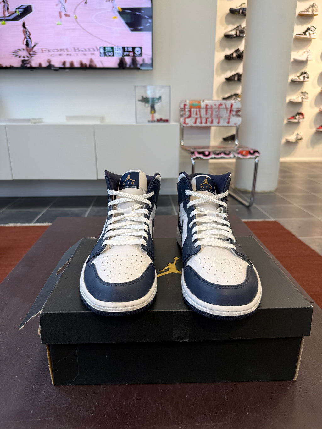 Jordan 1 Mid White Metallic Gold Obsidian (US: 10.5)