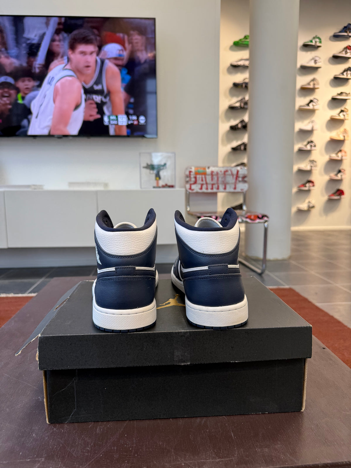 Jordan 1 Mid White Metallic Gold Obsidian (US: 10.5)