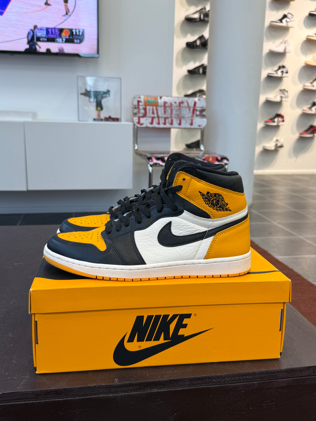 Jordan 1 Retro High OG Taxi (Eu: 45)