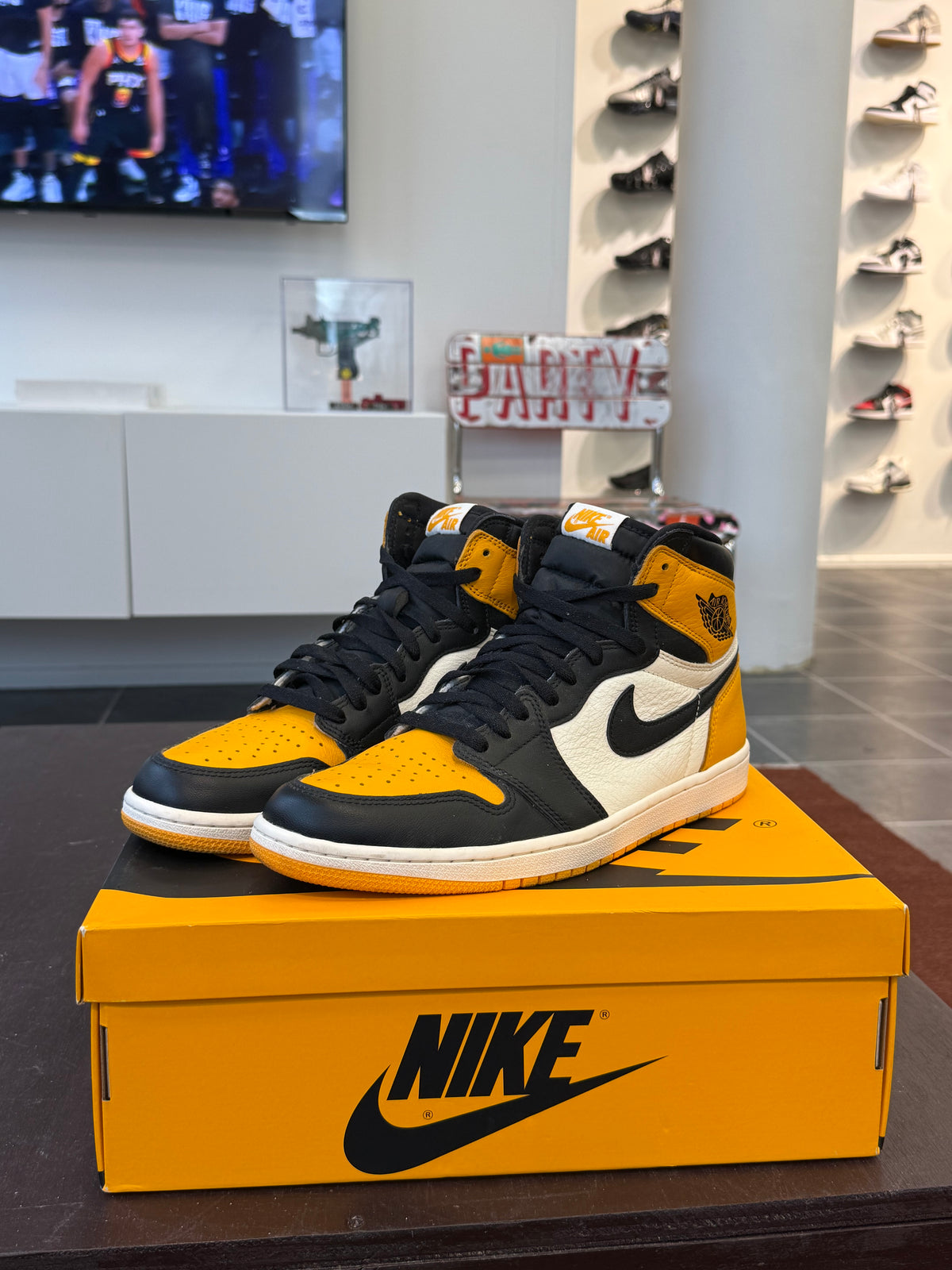 Jordan 1 Retro High OG Taxi (Eu: 45)