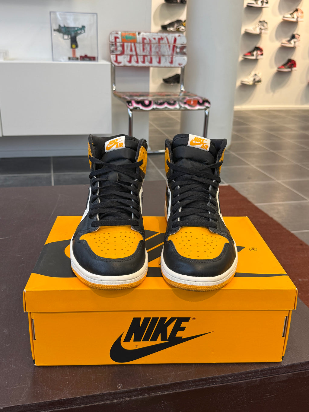 Jordan 1 Retro High OG Taxi (Eu: 45)