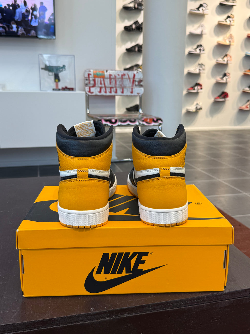 Jordan 1 Retro High OG Taxi (Eu: 45)