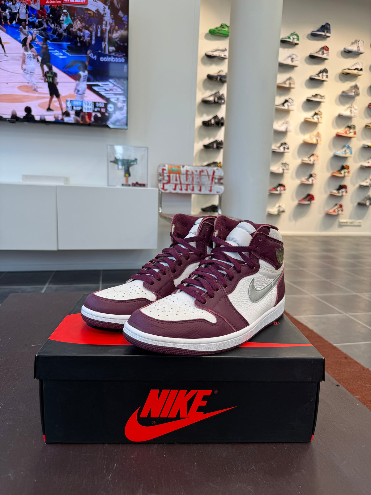 Jordan 1 Retro High OG Bordeaux (EU: 44.5)
