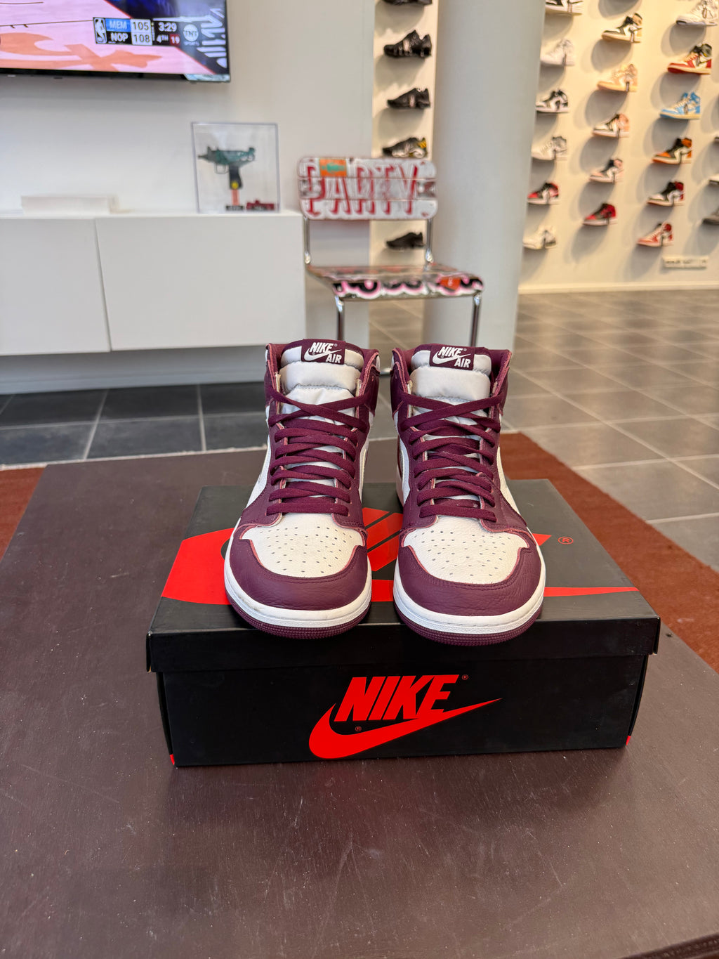 Jordan 1 Retro High OG Bordeaux (EU: 44.5)