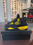Jordan 4 Retro Thunder (2023) (Eu: 42.5)