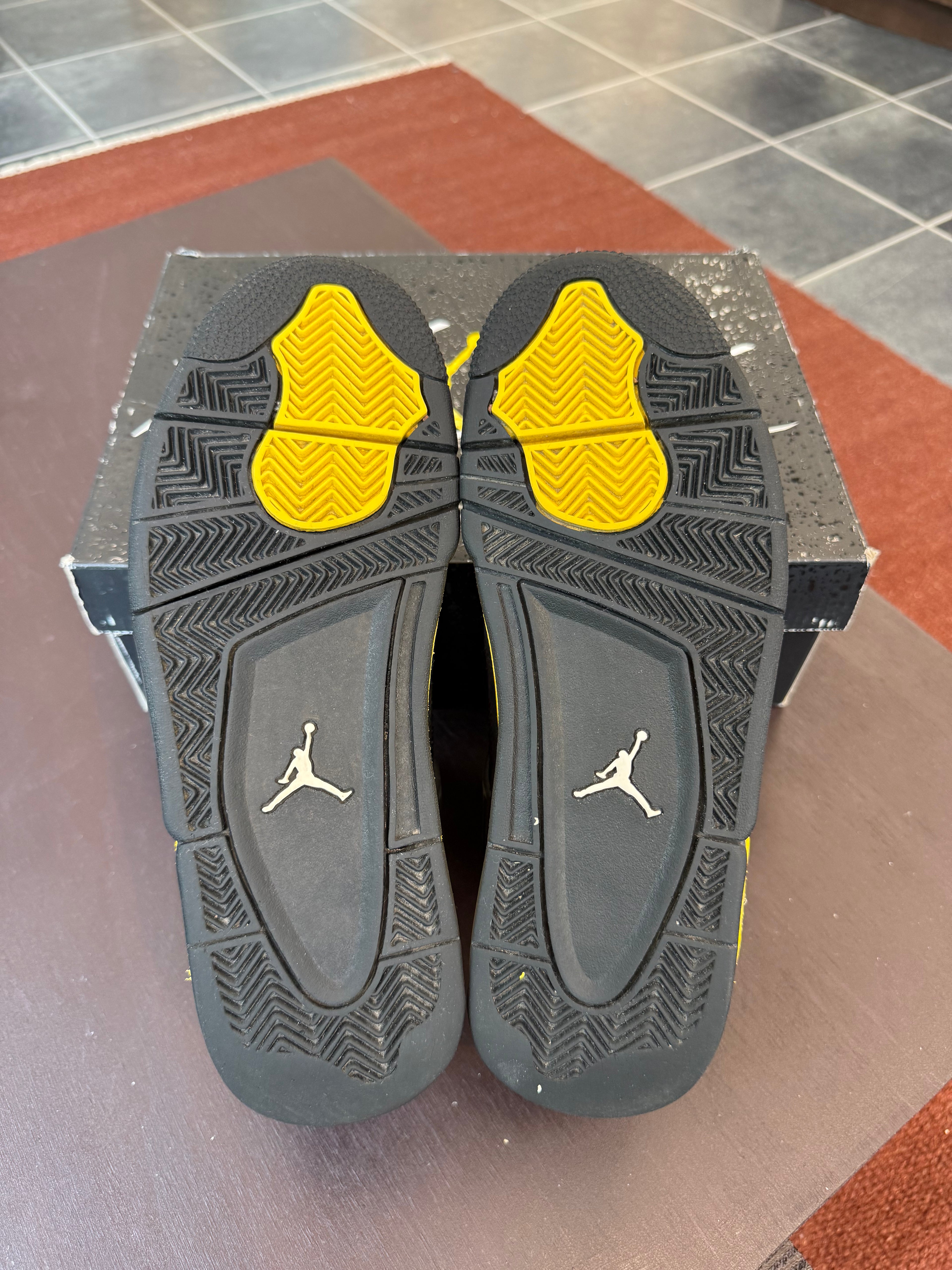 Jordan 4 Retro Thunder (2023) (Eu: 42.5)