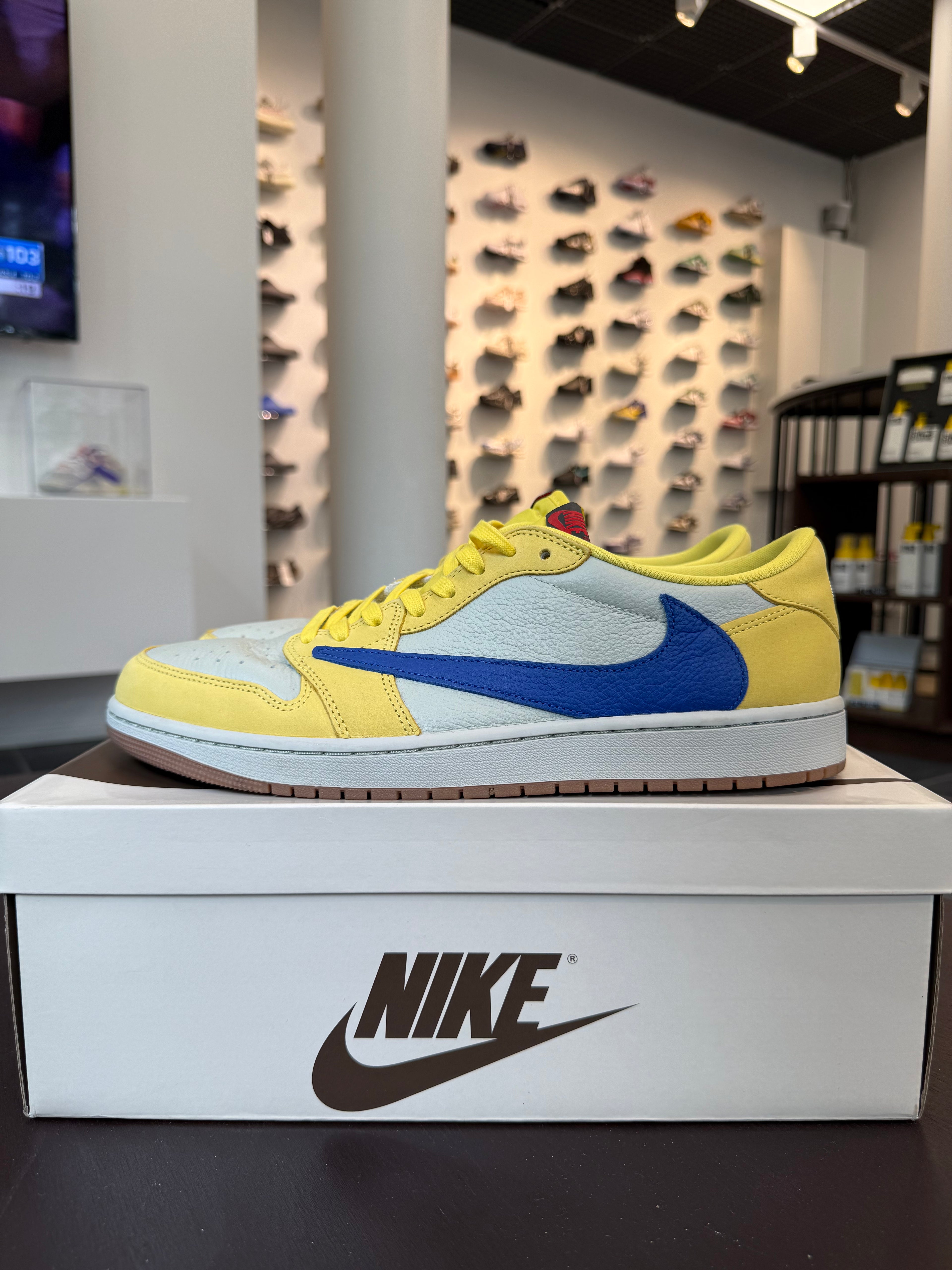 Jordan 1 Retro Low OG SP Travis Scott Canary (W) (Eu: 46)
