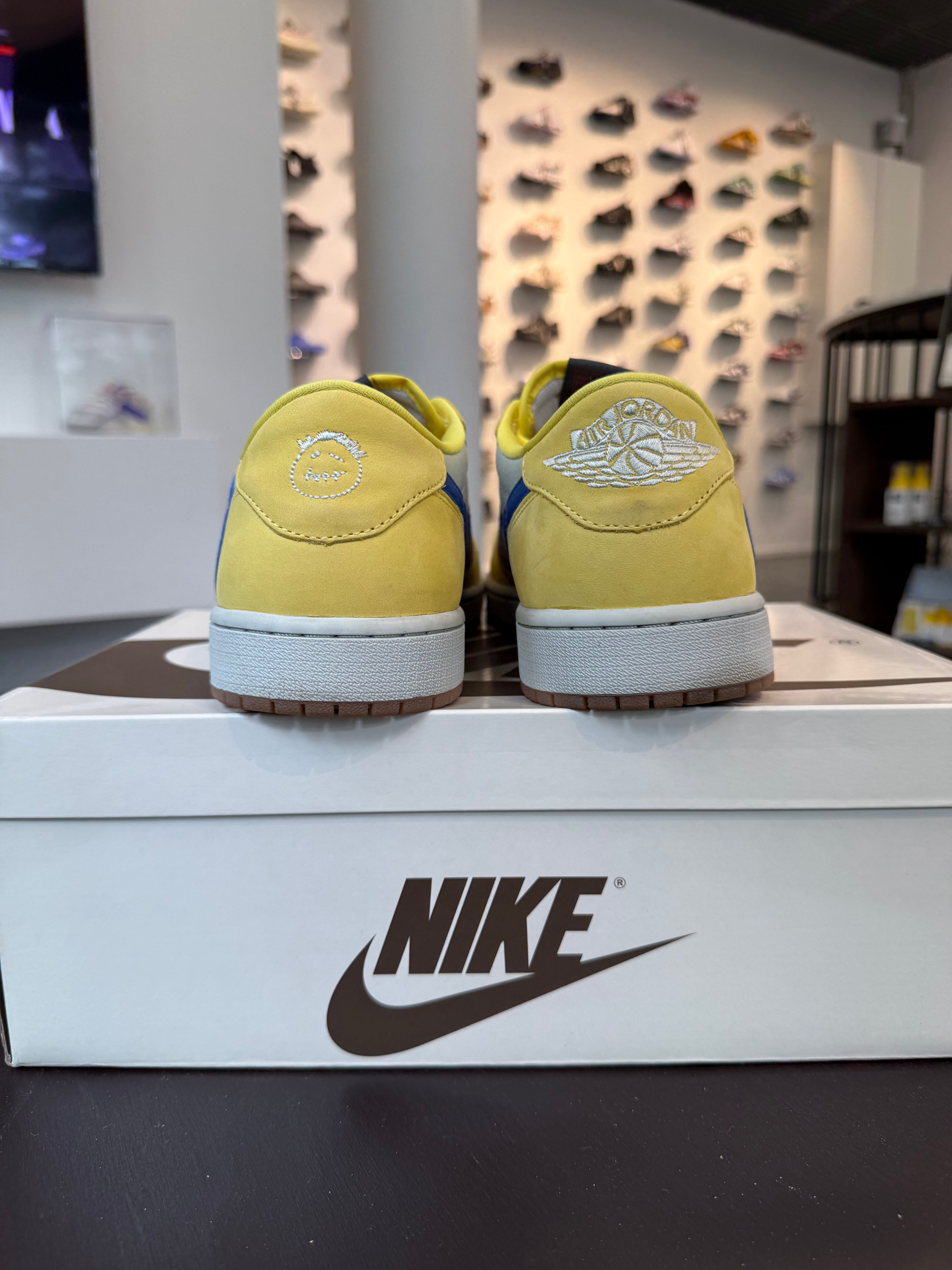 Jordan 1 Retro Low OG SP Travis Scott Canary (W) (Eu: 46)