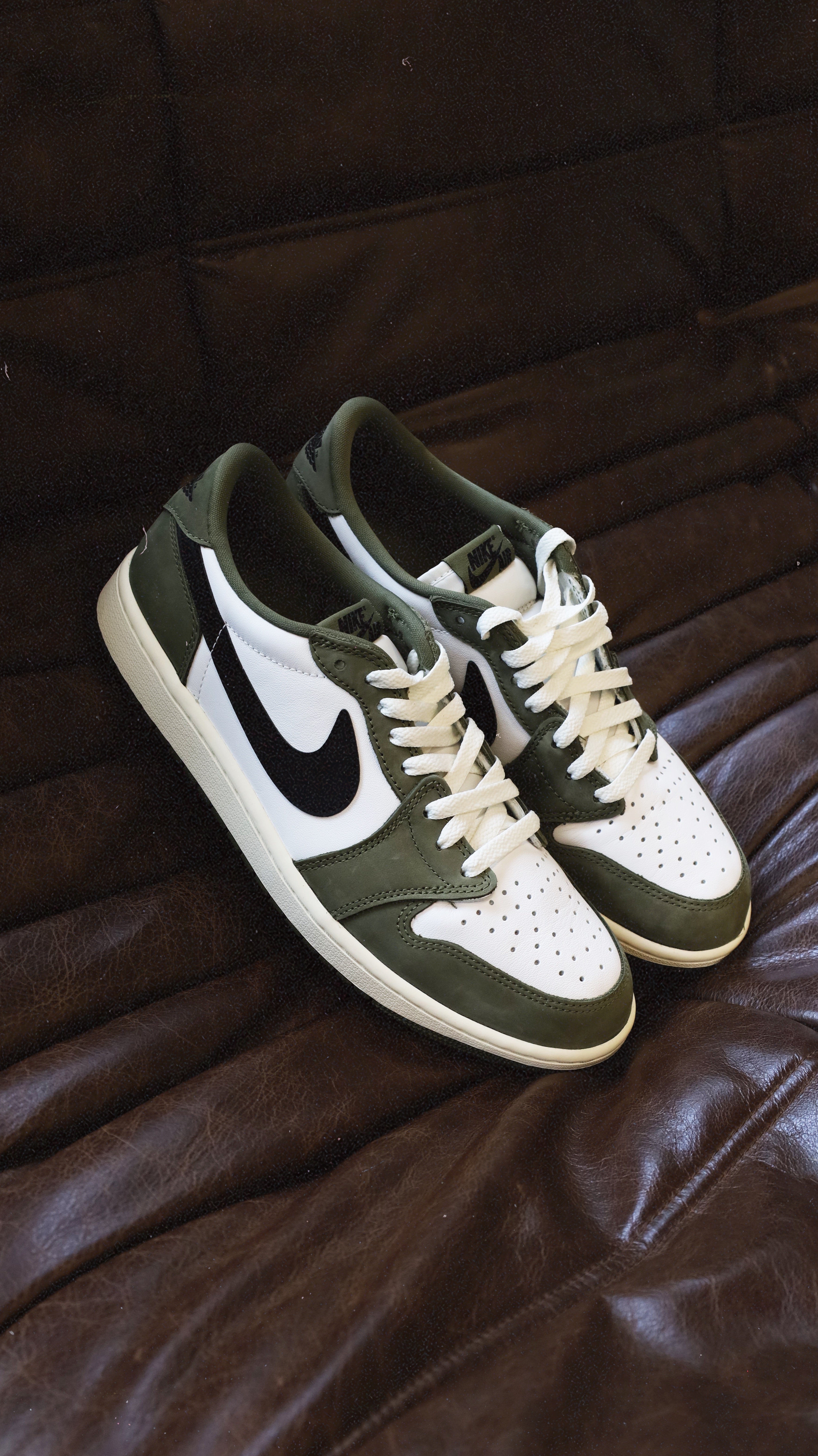 Jordan 1 Retro Low Medium Olive Summit White Sail Black