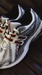 New Balance 1906R Silver Classic Crimson